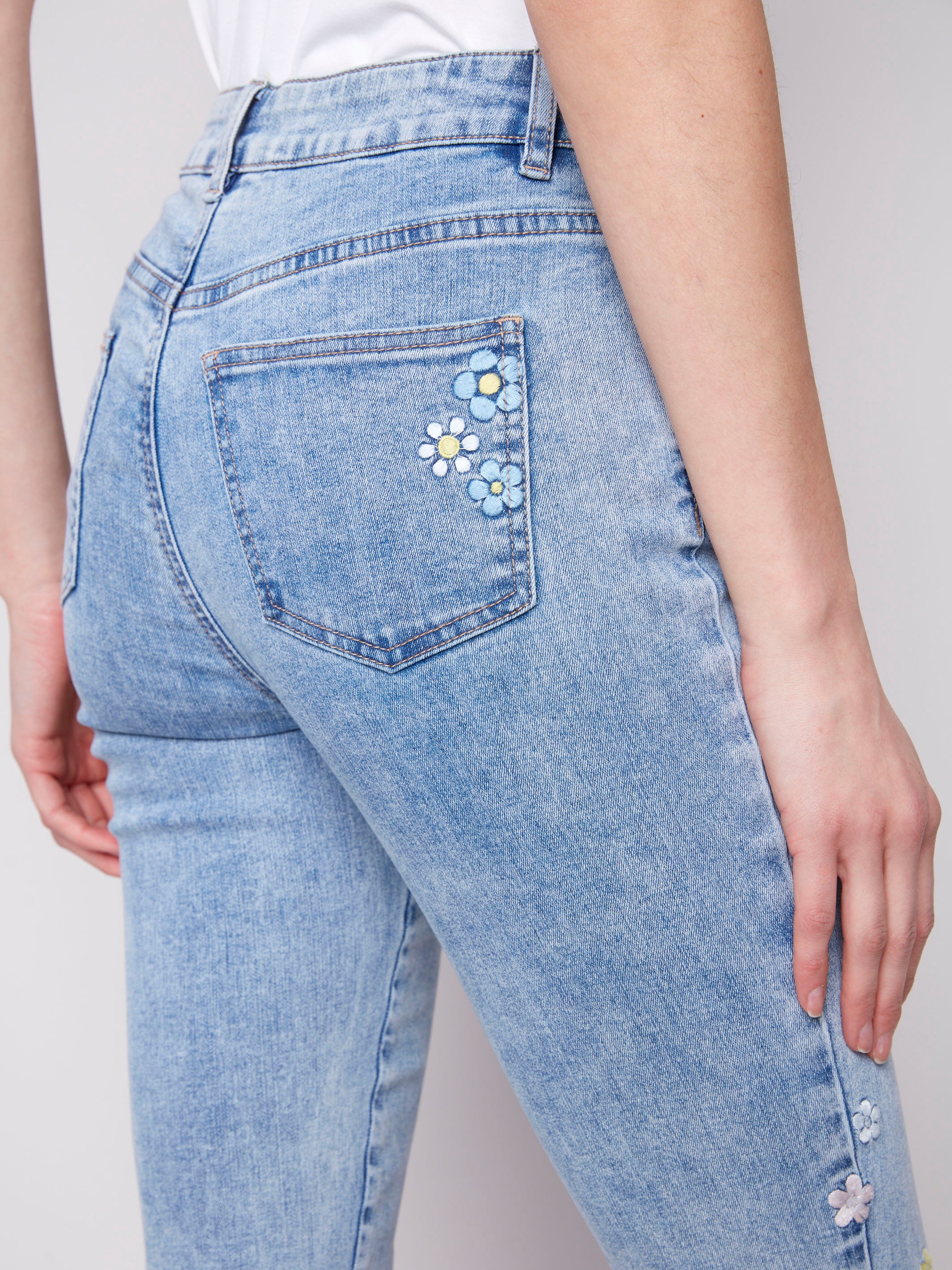 Skinny Jeans with Floral Embroidery - Light Blue
