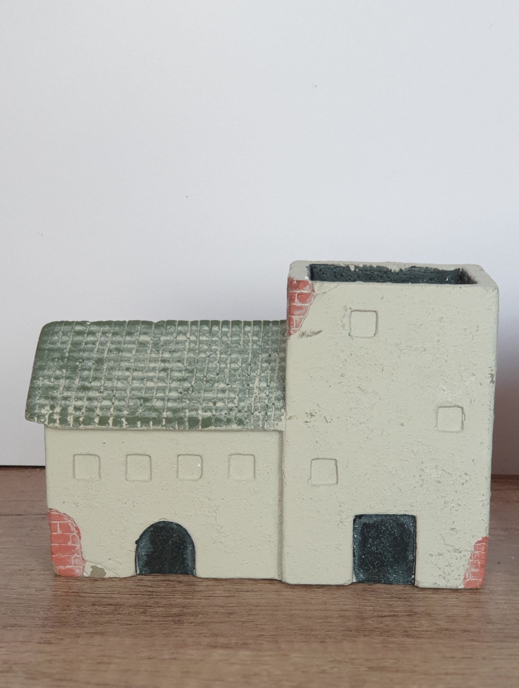 Sovana House Flowerpot